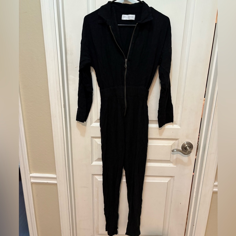 Chic Black Jumpsuit with Zipper Detail